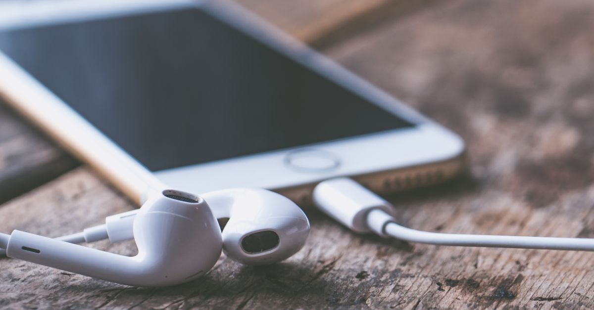 découvrez notre large gamme d'accessoires mobiles pour tous vos appareils : coques, chargeurs, écouteurs et bien plus pour améliorer votre expérience mobile.