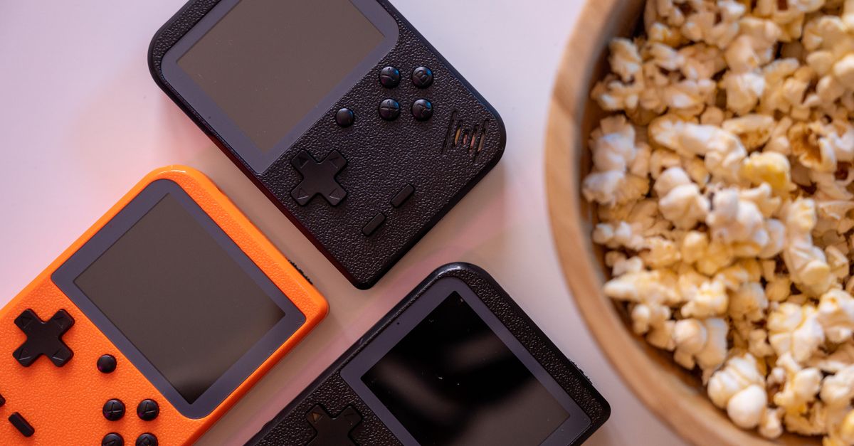 découvrez l'univers du retrogaming avec nos consoles vintage, idéales pour revivre les classiques des jeux vidéo d'antan.