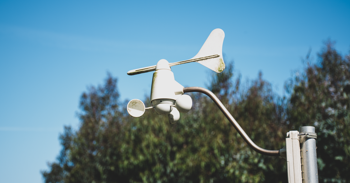 découvrez l'anémomètre, l'instrument essentiel pour mesurer la vitesse du vent avec précision, utilisé en météorologie et dans diverses applications environnementales.