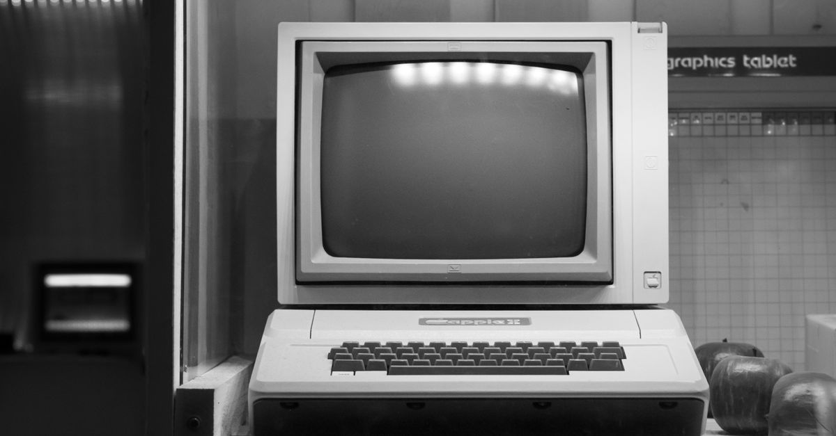 découvrez le fonctionnement du cache informatique, un composant essentiel qui améliore la vitesse et les performances des ordinateurs en stockant temporairement les données fréquemment utilisées.