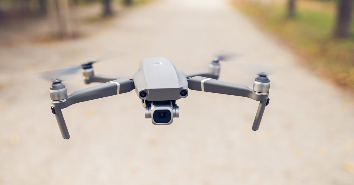 découvrez tout sur les drones : types, usages, conseils d'achat et réglementations pour bien choisir et piloter votre drone en toute sécurité.