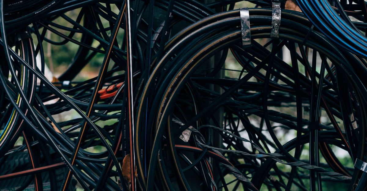 découvrez les causes courantes de l'obstruction des conduits en fibre optique et les solutions efficaces pour rétablir une connexion rapide et fiable.