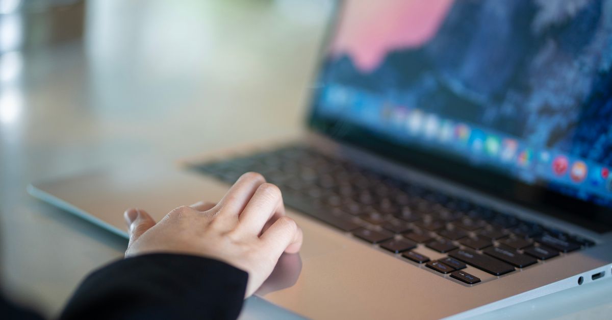 apprenez comment désinstaller facilement une application sur mac avec notre guide simple et rapide. supprimez les logiciels indésirables et libérez de l'espace sur votre ordinateur.