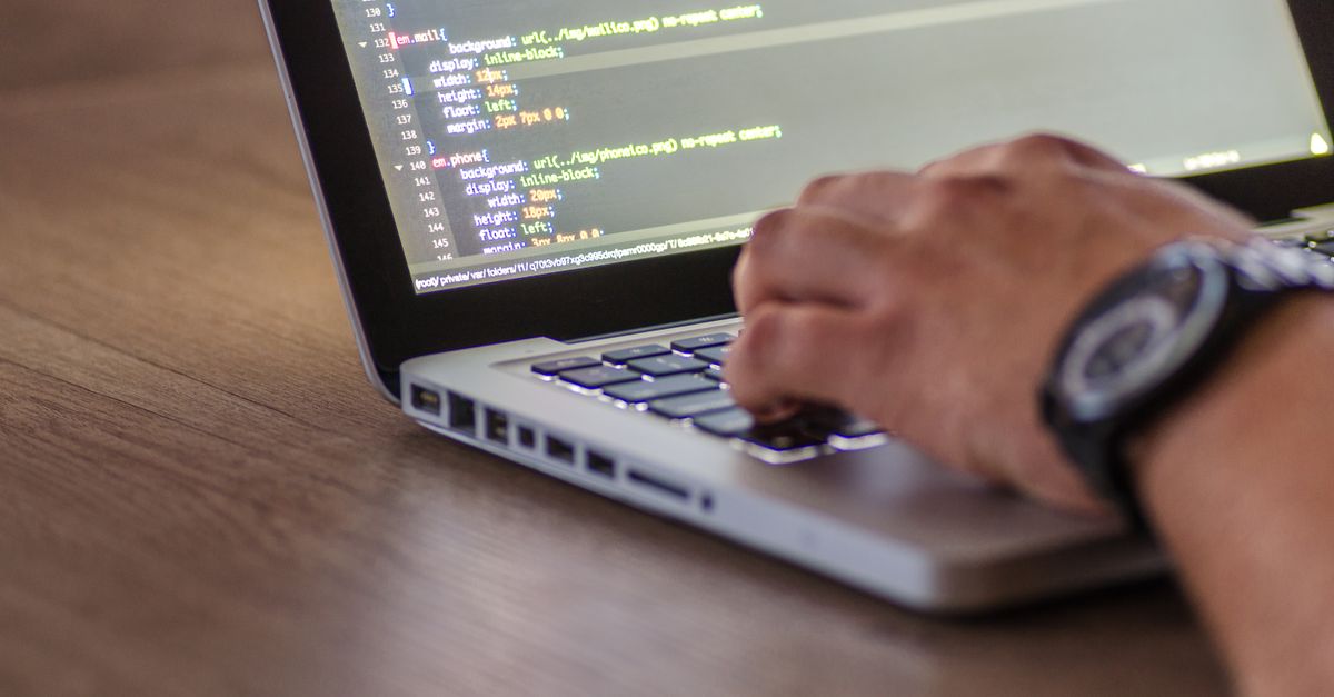 découvrez le métier de développeur web : création, développement et maintenance de sites internet performants et modernes.