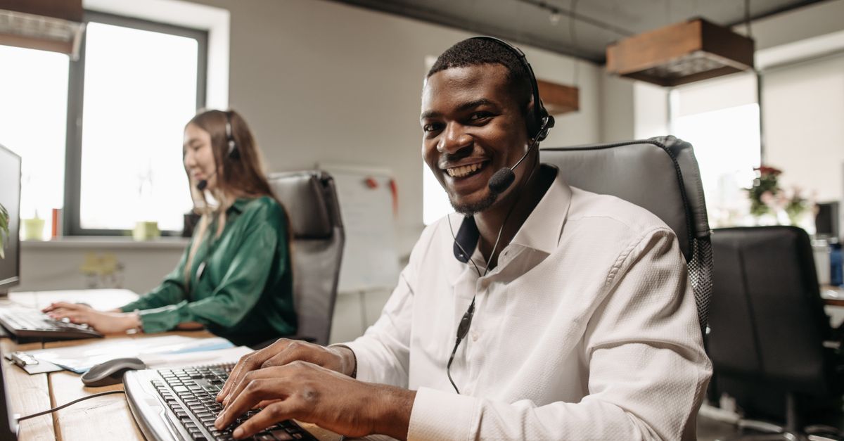découvrez comment un centre d’engagement client centralise les interactions, améliore l’expérience client et renforce la fidélité grâce à des échanges personnalisés.